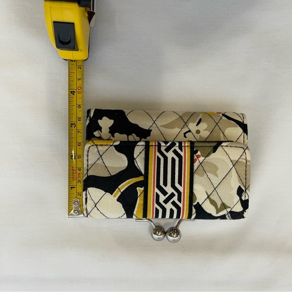 Vera Bradley Quilted Wallet in Black, Yellow, and Cream Dogwood KISS-n-Snap - Picture 9 of 9